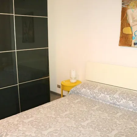 With One Bedroom In With Wonderful City View And Wifi 5 Km From The Beach 斯培西亚
