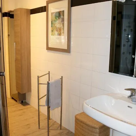 With One Bedroom In With Wonderful City View And Wifi 5 Km From The Beach 公寓 斯培西亚